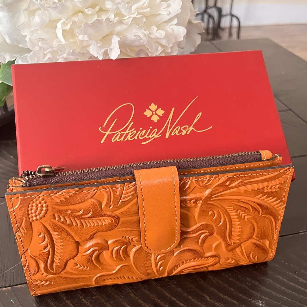NWT Patricia nash Nazari leather wallet cognac color with gift box